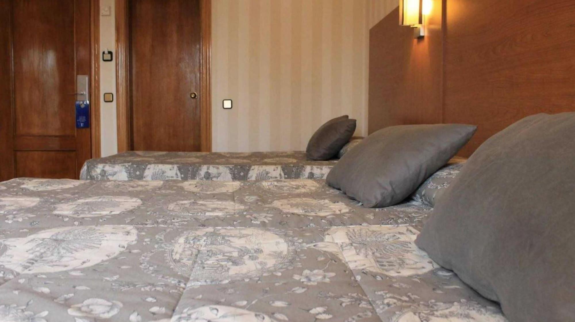 Ramblas Hotel Barcelona Bagian luar foto