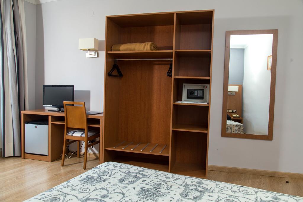 Ramblas Hotel Barcelona Bagian luar foto
